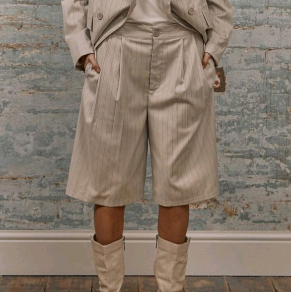 Tailored Longline High Rise Pleated Pinstripe Shorts With Pockets - Picture 4 of 4